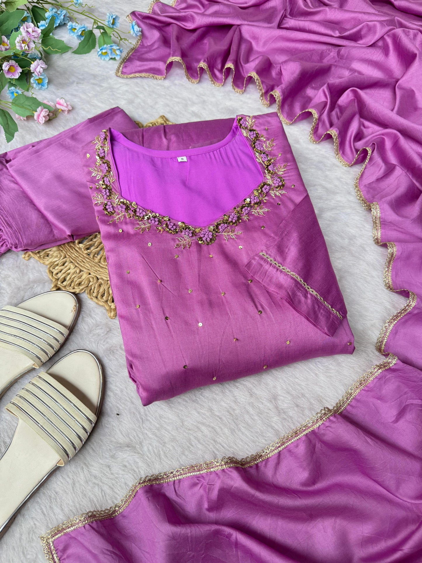 Presenting Elegant Partywear in Pure Mul Chanderi