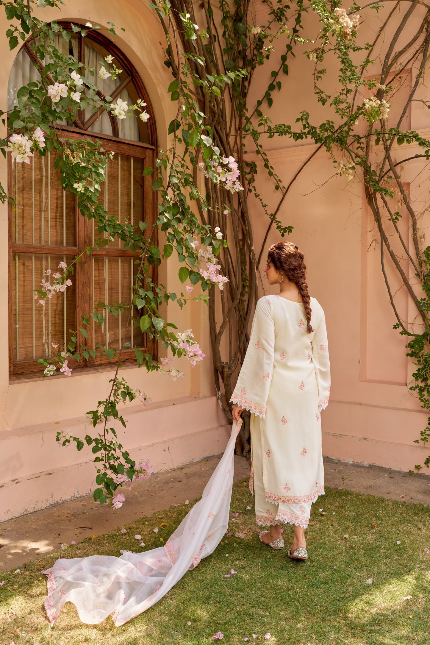Ivory White Chanderi Embroidered Suit Set ✨