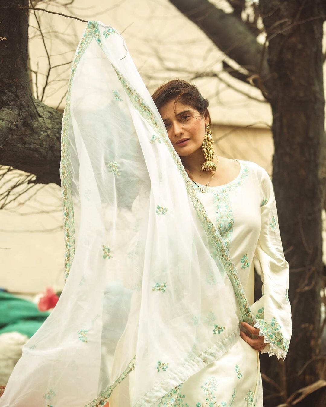 Ivory White Chanderi Embroidered Suit Set ✨