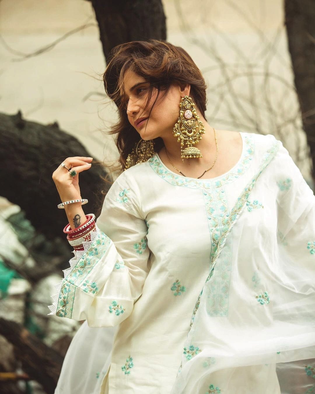 Ivory White Chanderi Embroidered Suit Set ✨