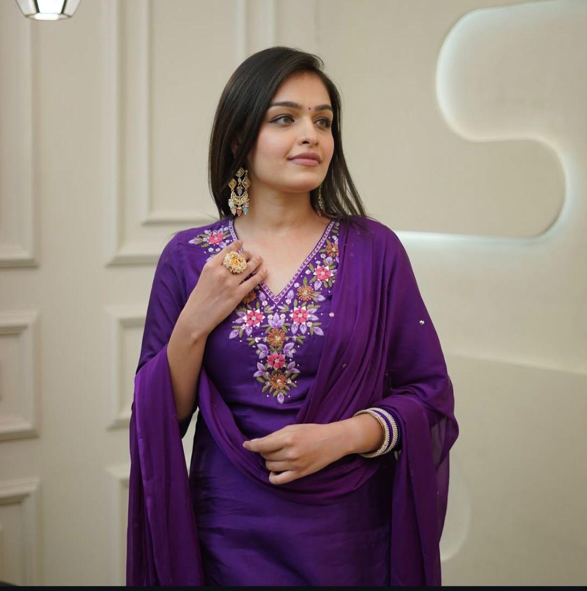 "Gulnaar β Embroidered Cotton Elegance"