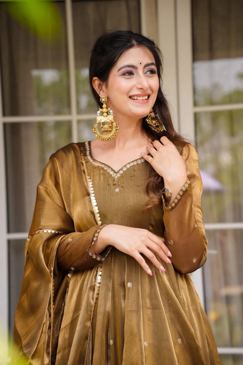 "Noorani โ Elegant Jimi Choo Ethnic Set"