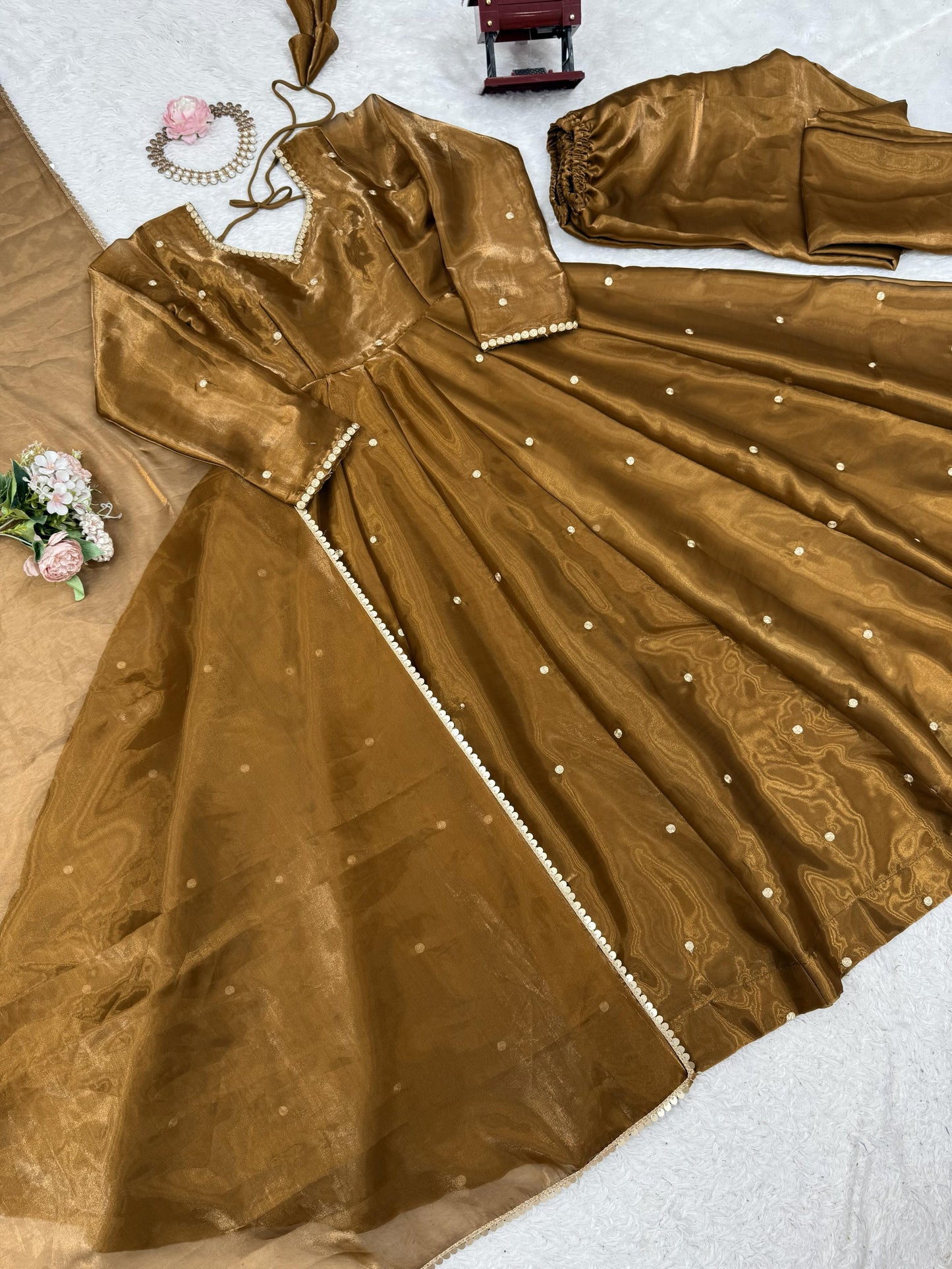 "Noorani โ Elegant Jimi Choo Ethnic Set"