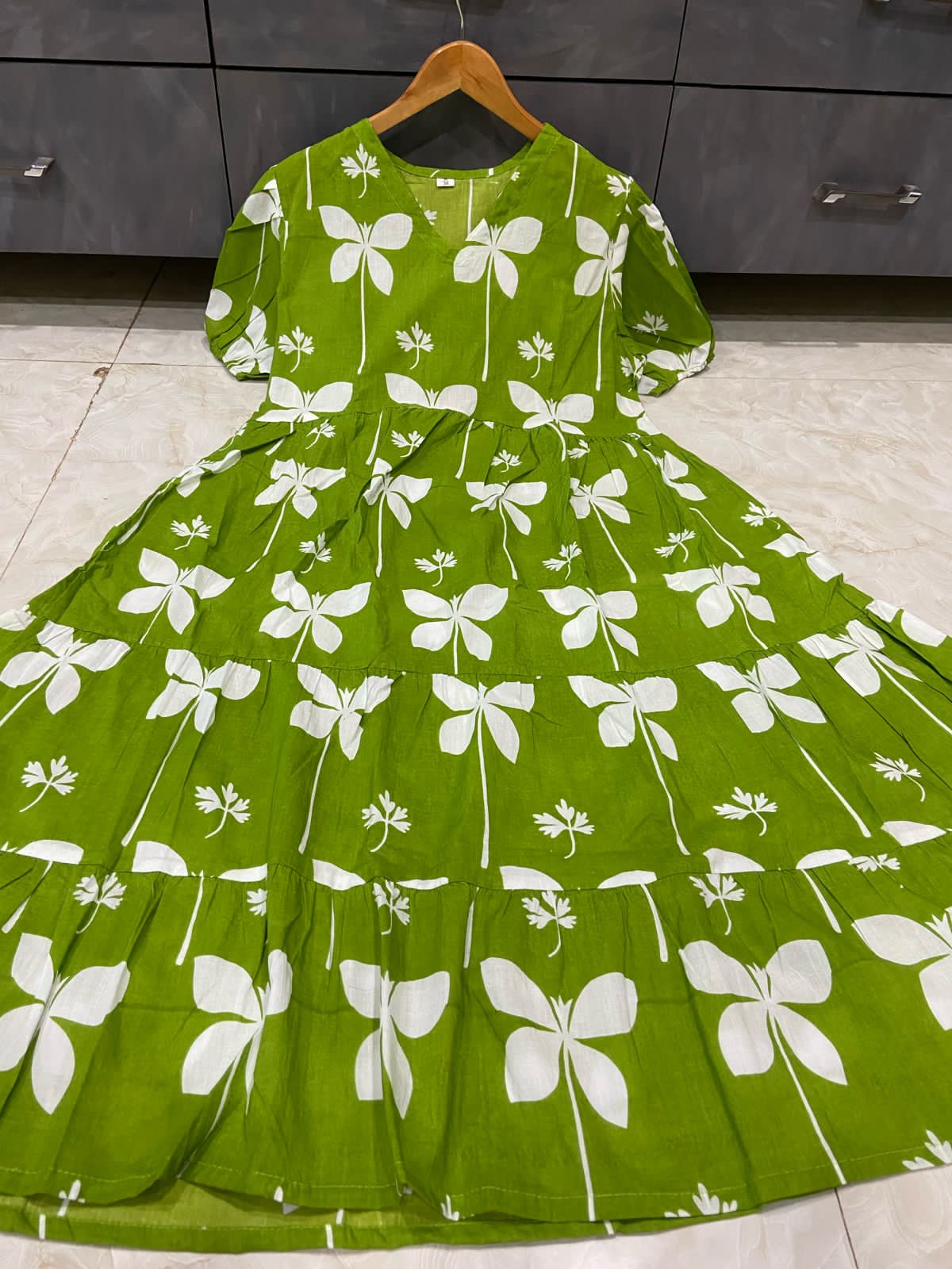 Stylish Midi Kurti with Puff Sleeves π