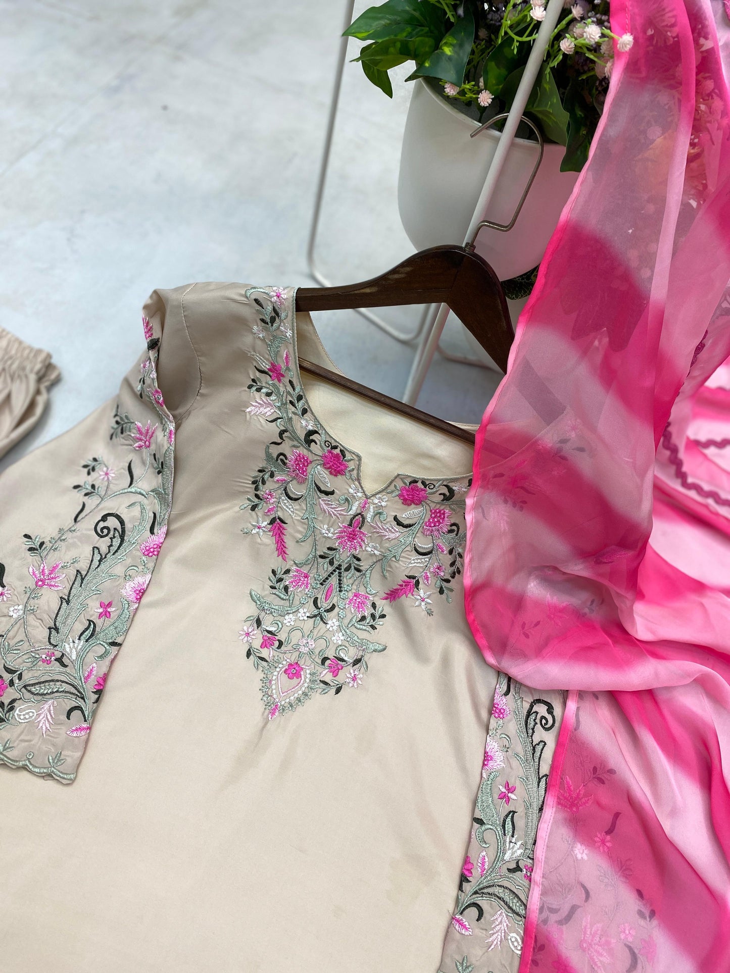 Designer Wear Exclusive Farsi Salwar Suit Set ✨