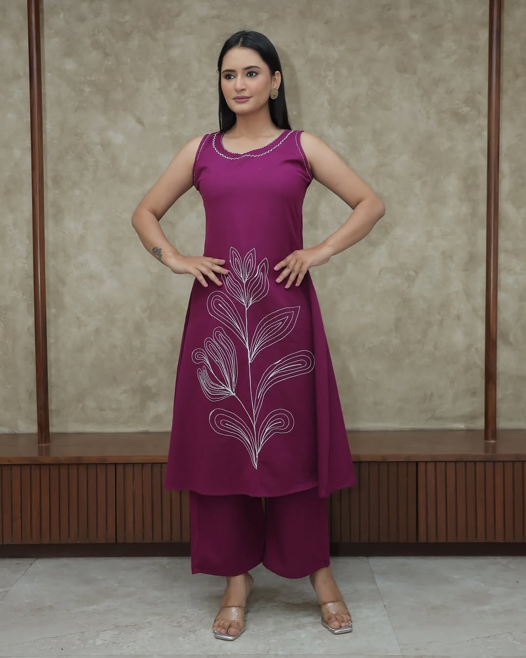 Sleeveless Embroidered Kurti with Plazo Set ๐ผ