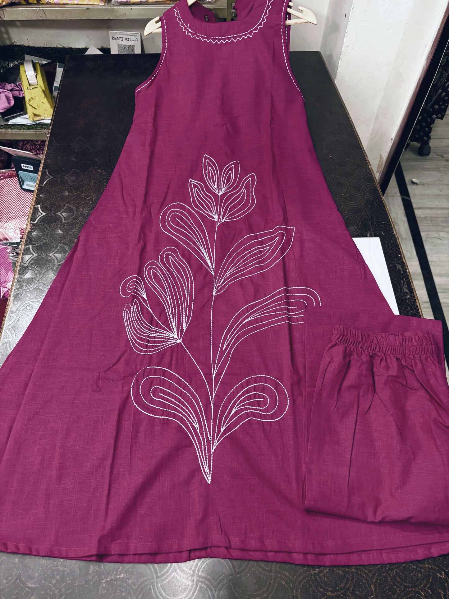 Sleeveless Embroidered Kurti with Plazo Set ๐ผ