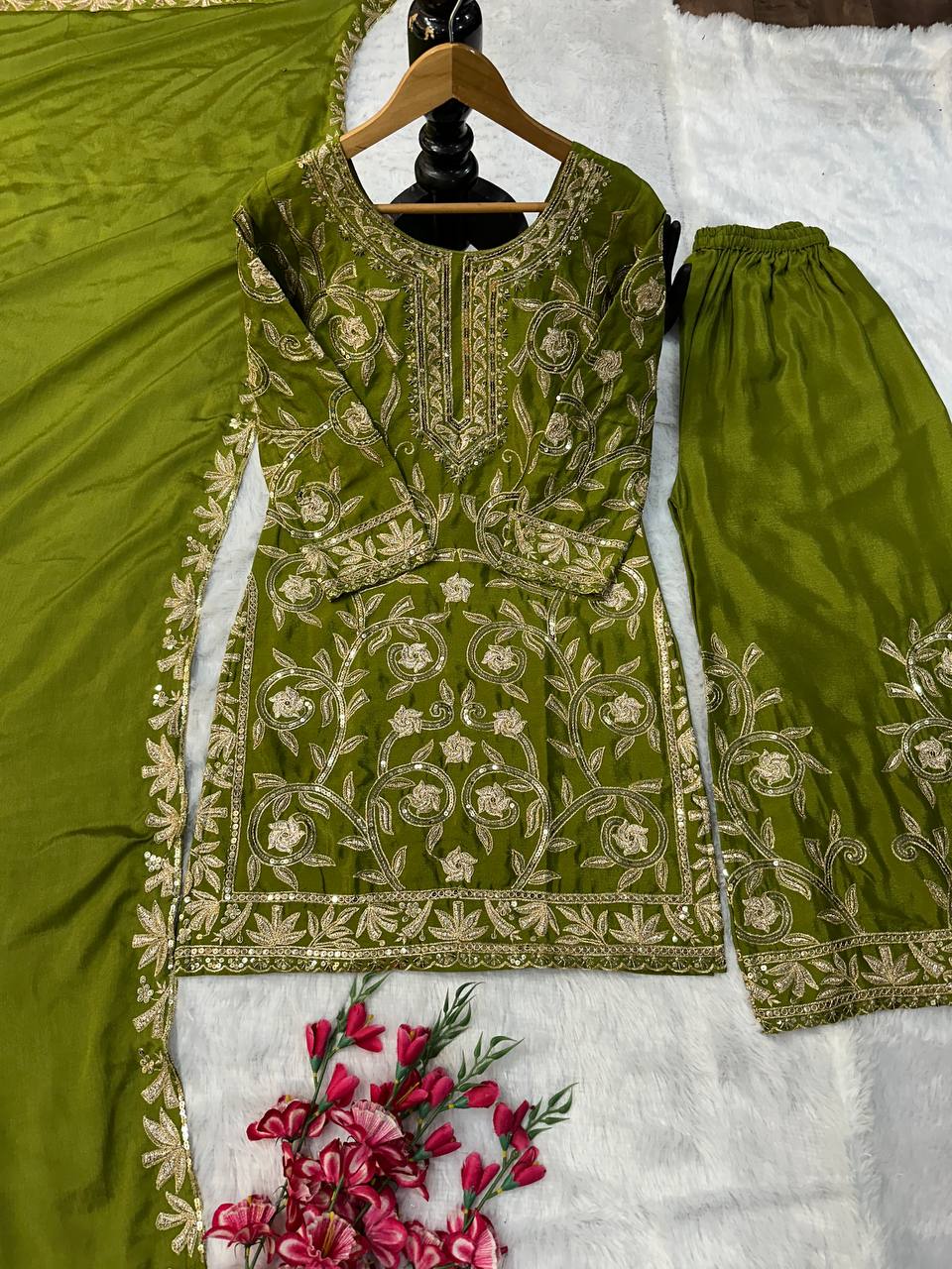 "Noor-e-Chinon" – Luxe Embroidered Ensemble