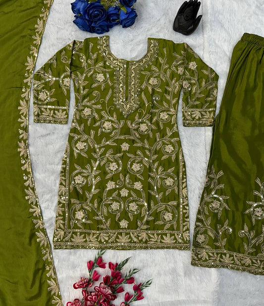 "Noor-e-Chinon" – Luxe Embroidered Ensemble