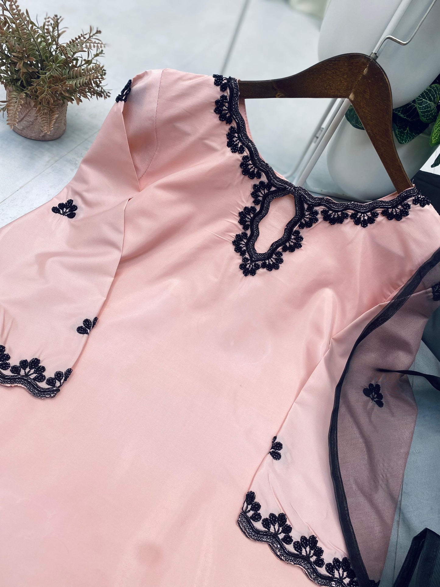 "Zarina – Luxe Farsi Salwar Set"