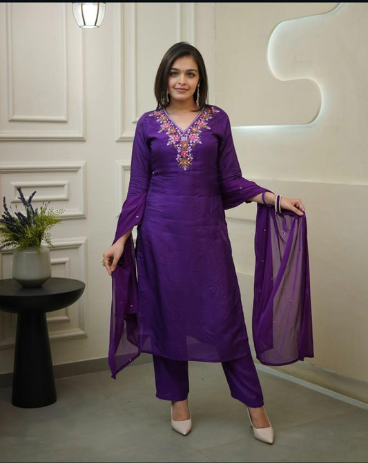 "Gulnaar – Embroidered Cotton Elegance"