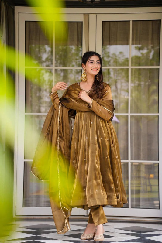 "Noorani – Elegant Jimi Choo Ethnic Set"