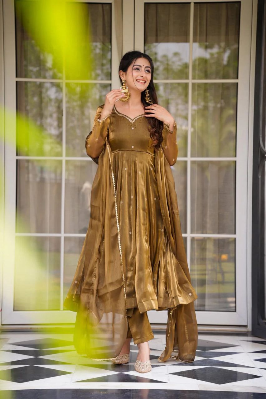 "Noorani – Elegant Jimi Choo Ethnic Set"