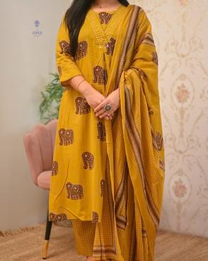 🌸 Red Floral A-Line Kurti Set – Festive Simplicity &amp; Elegance 🌸